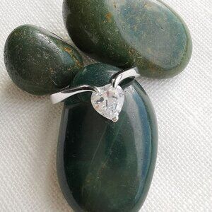 NEW, sterling silver heart shaped cz solitaire  ring size 8